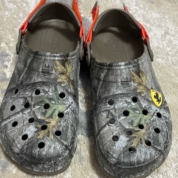 Mens Crocs size 10 - Picture 2 of 5